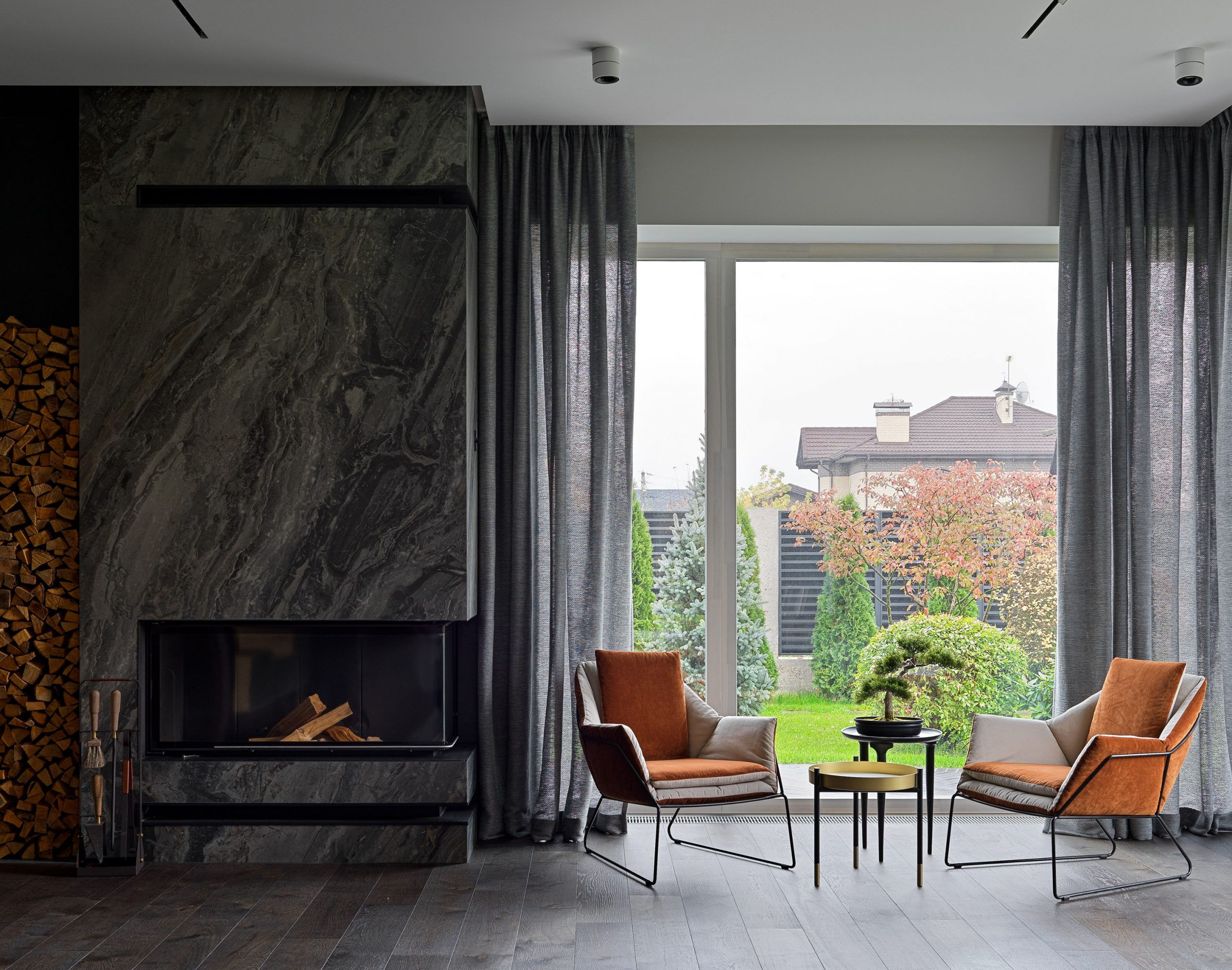 Country house in the Moscow region, 250 m²: Refined simplicity and natural materials.
